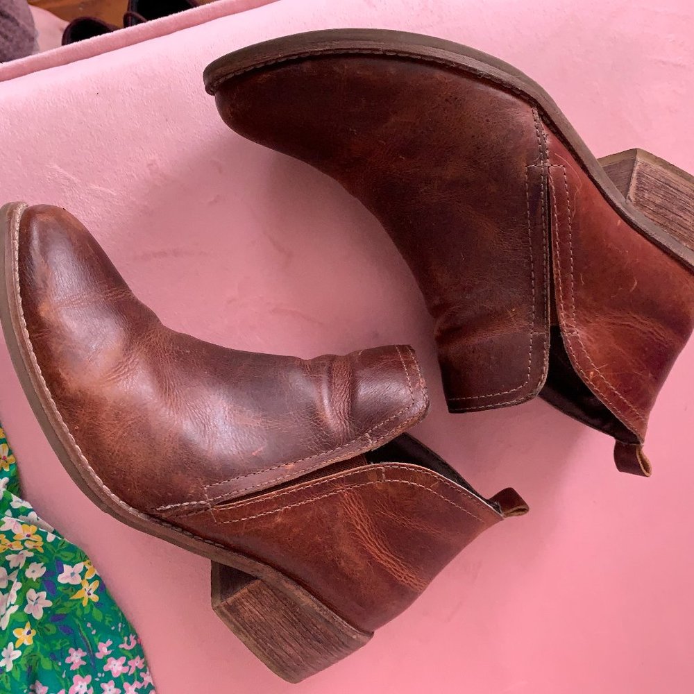 Matisse Courage Leather Ankle Bootie Brown 8.5